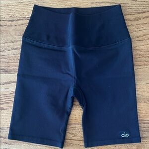 ALO Yoga Women's Black High-Waist Ribbed Bike Shorts - Small - never worn